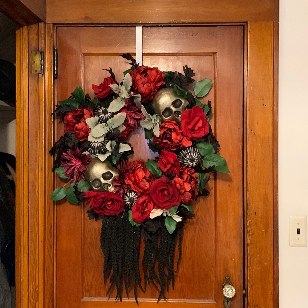 Grandin Road Halloween Skull wreath- Brand New, Indoor / Outdoor